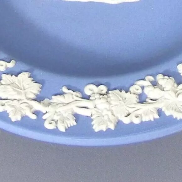 Rare WEDGWOOD Light Blue Jasperware Aurora Chariot Neoclassical Plate Ring Tray - Picture 4 of 9